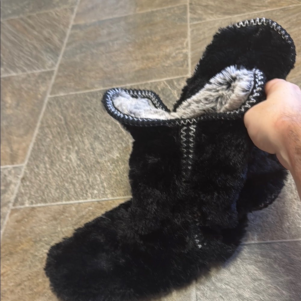 Dearfoams Black Fuzzy Slippers